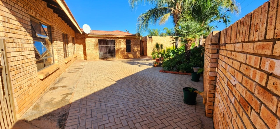 3 Bedroom Property for Sale in Hillcrest Northern Cape